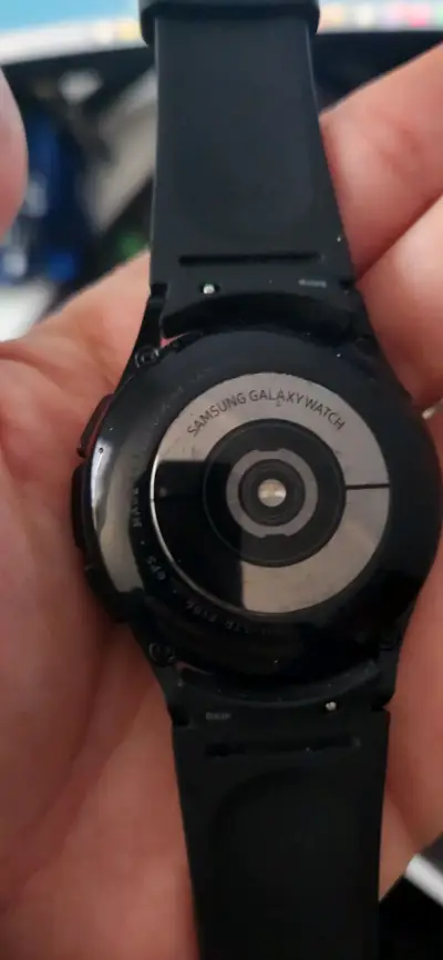 Samsung Galaxy Watch4 en buen estado - miniatura 1
