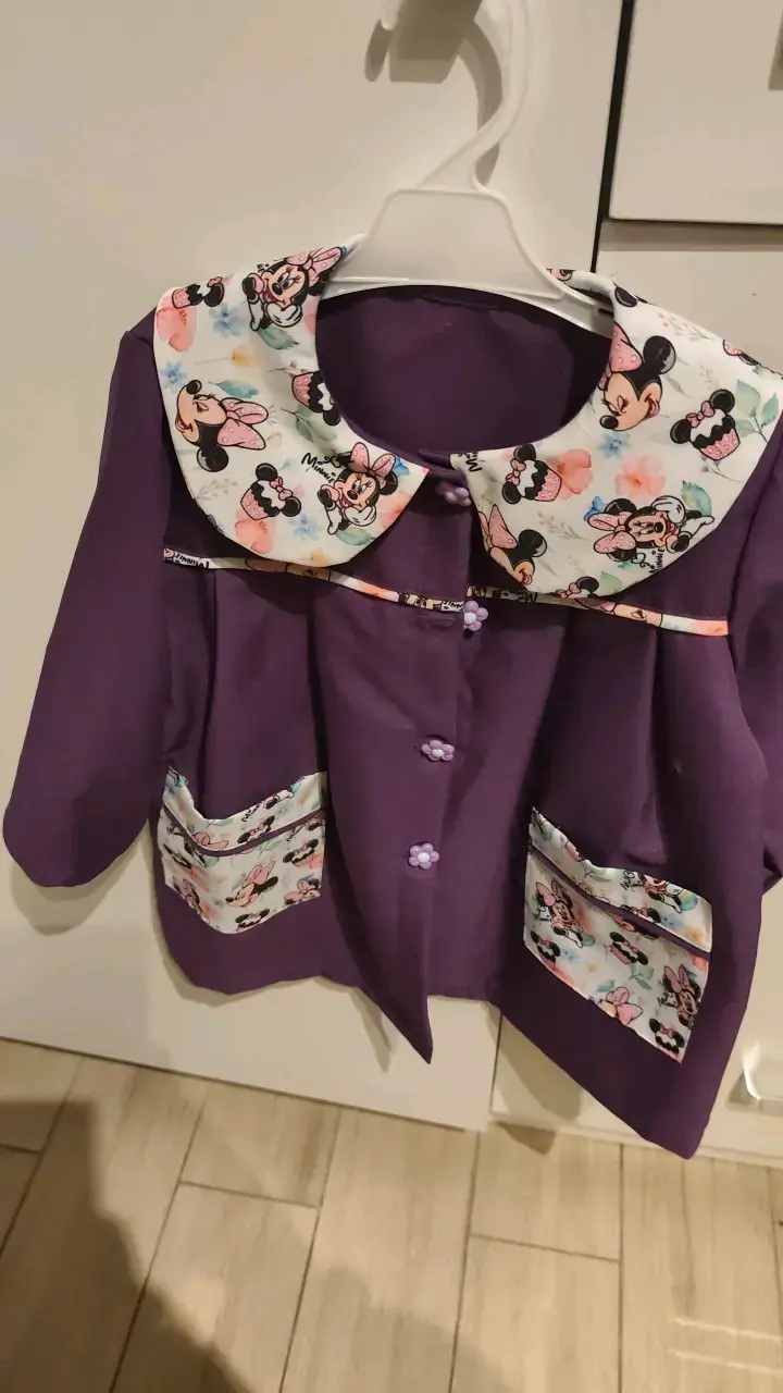 Delantal infantil Minnie Mouse morado - 1