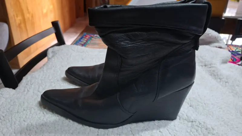 Botines de cuero negro con tacón alto - 2
