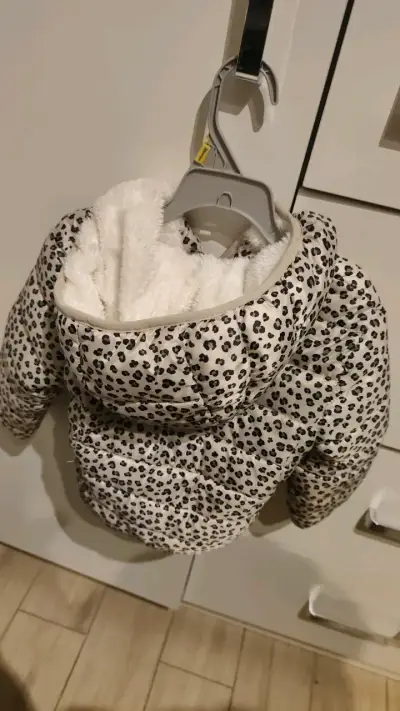 Chaqueta infantil acolchada con estampado animal - miniatura 2