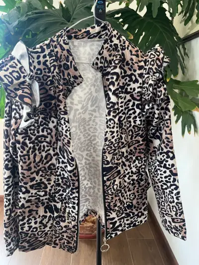 Chaqueta animal print con cierre frontal - miniatura 2