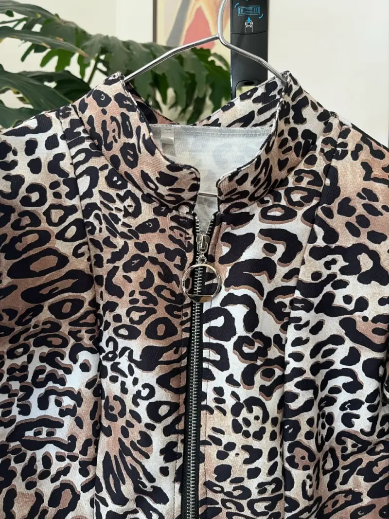 Chaqueta animal print con cierre frontal - 3