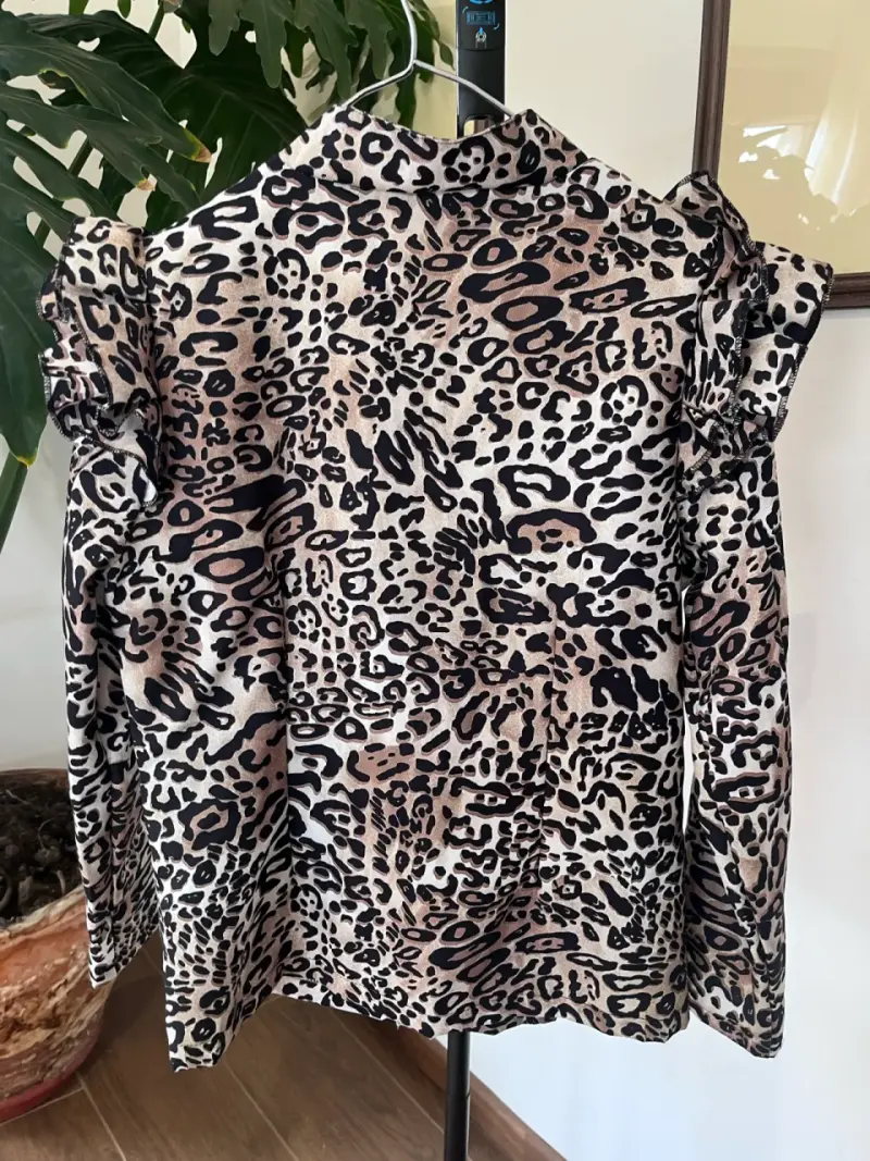 Chaqueta animal print con cierre frontal - 4