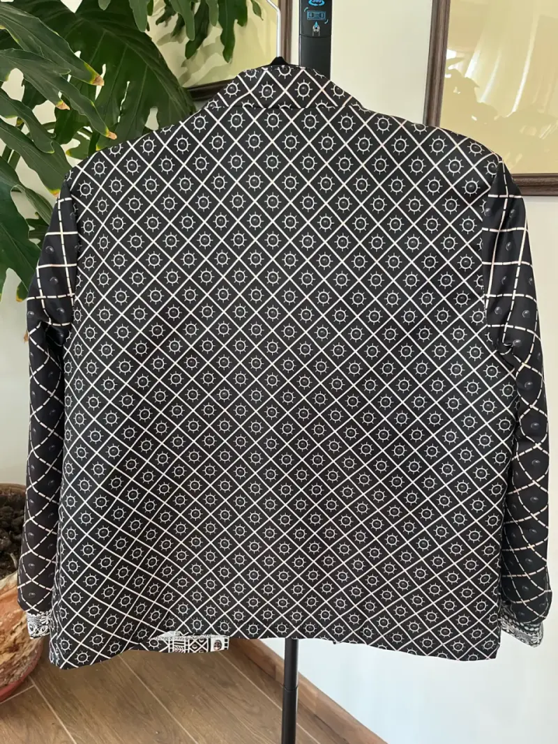 Chaqueta estampada en blanco y negro - 3