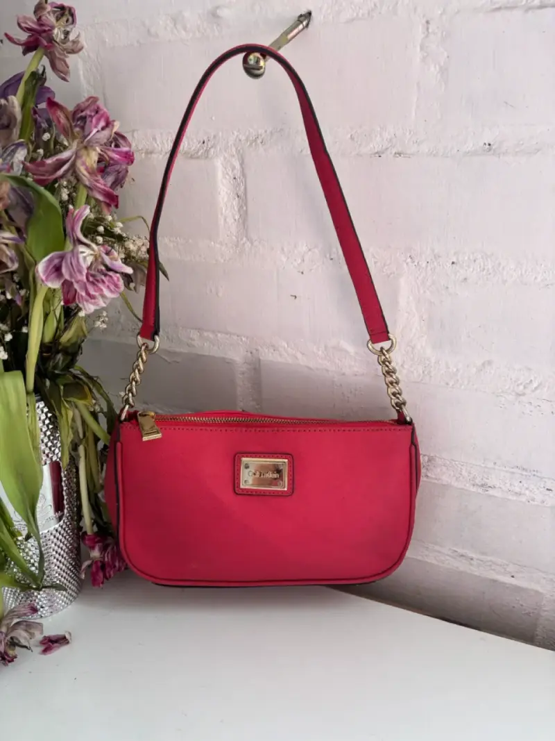 Cartera Calvin Klein roja con cadena - 1