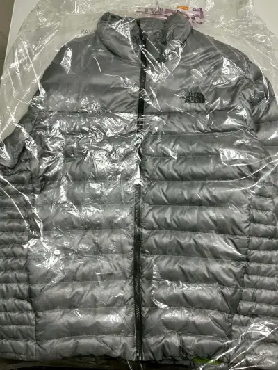 Chaqueta The North Face gris acolchada - miniatura 2