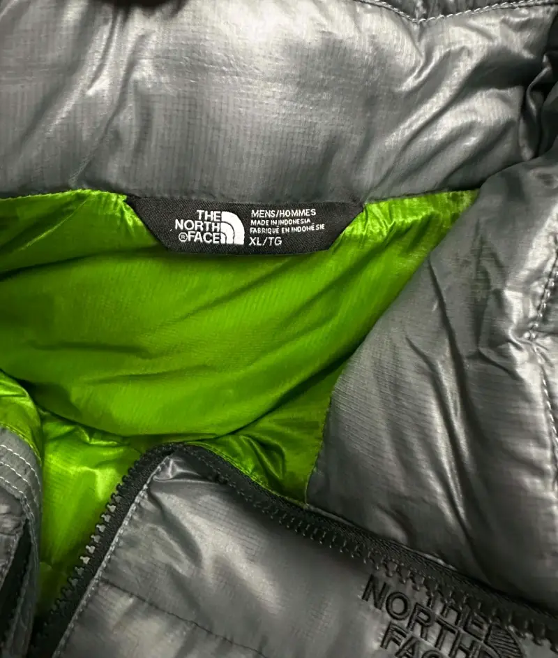 Chaqueta The North Face gris acolchada - 5