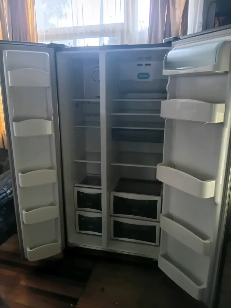 Refrigerador side by side Daewoo en buen estado - 1