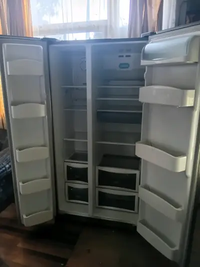 Refrigerador side by side Daewoo en buen estado - miniatura 1