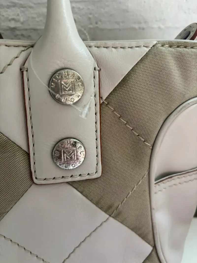Bolso beige Michael Kors con diseño de cuadros - 2