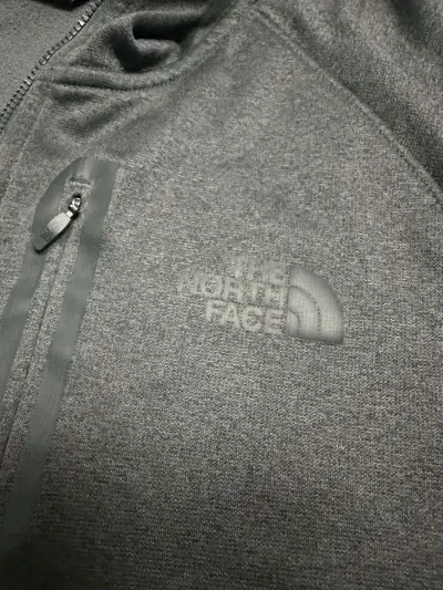 Poleron con capuchaThe North Face gris - miniatura 3