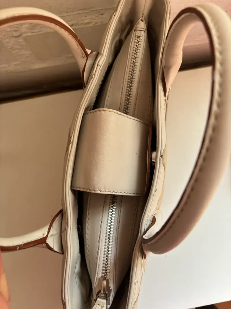 Bolso beige Michael Kors con diseño de cuadros - 4