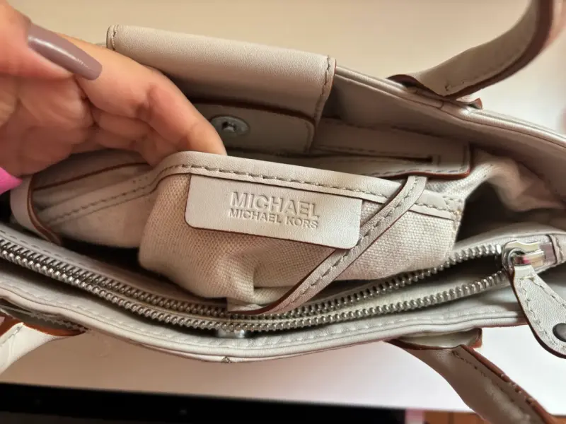 Bolso beige Michael Kors con diseño de cuadros - 5