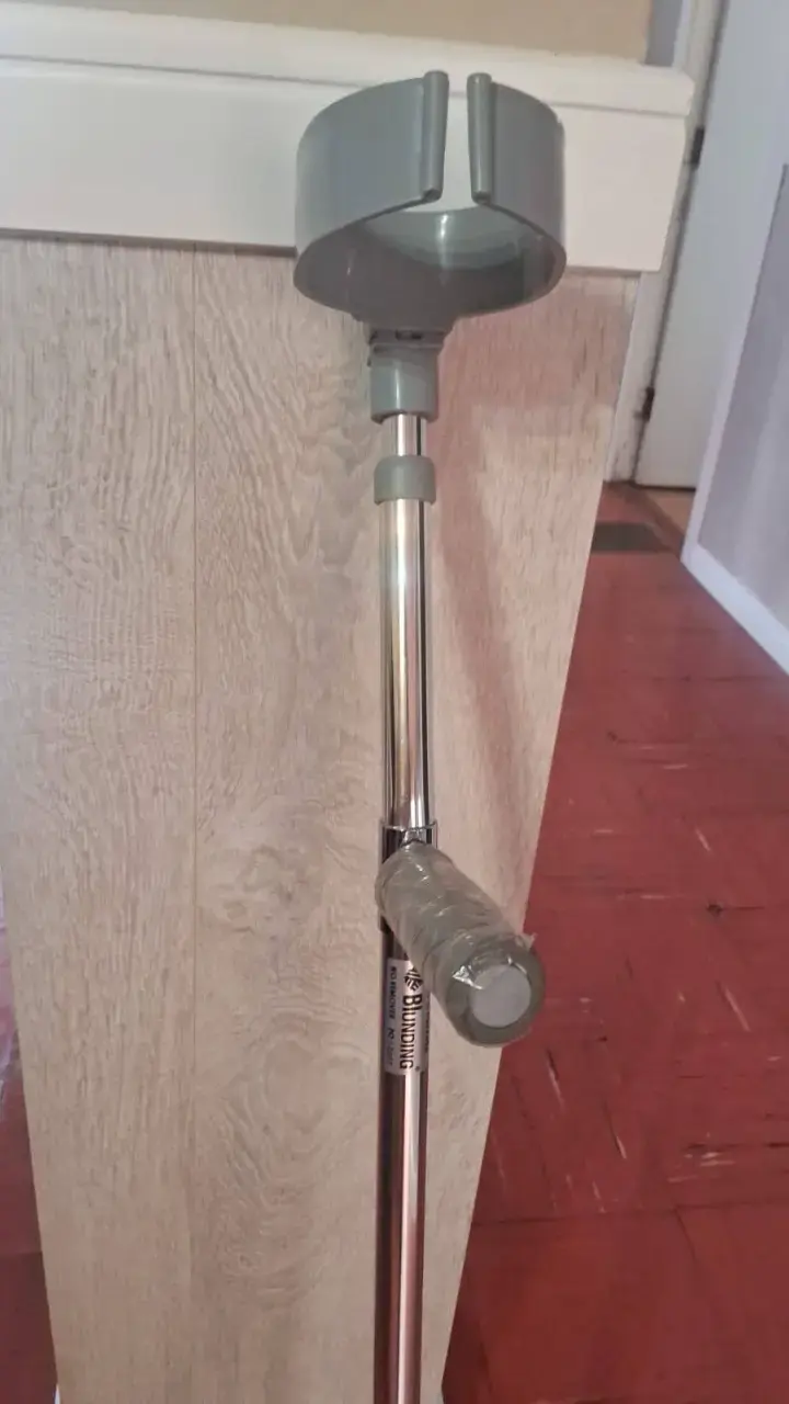 Muleta de aluminio con soporte ajustable - 1