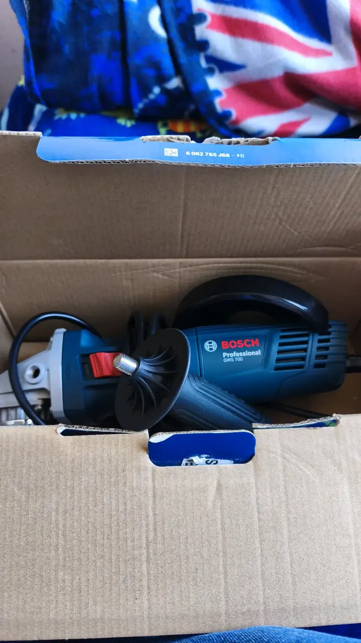 Esmeril angular Bosch GWS 700 nuevo - 2