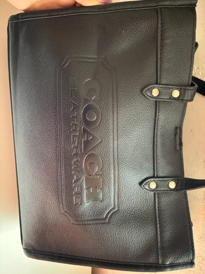Bolso de cuero negro Coach elegante - 4
