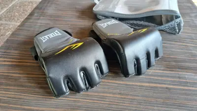Guantes de boxeo Everlast negros - miniatura 1