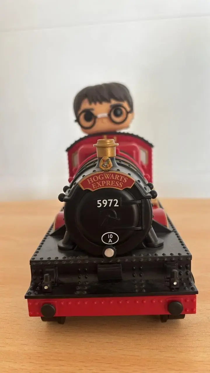 Figura Funko Pop Hogwarts Express con personaje - 1