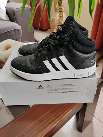 Zapatillas Adidas negras de caña media . - miniatura 1