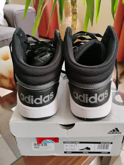 Zapatillas Adidas negras de caña media . - miniatura 2
