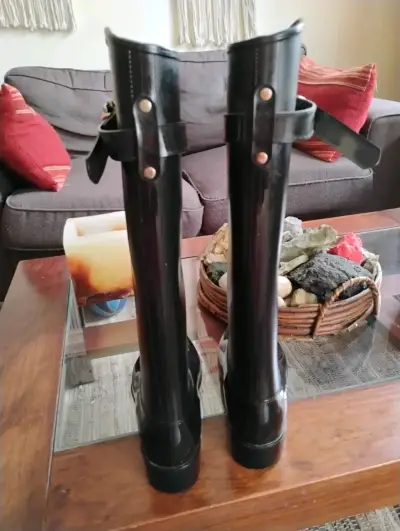 Botas de lluvia negras con hebilla - miniatura 3
