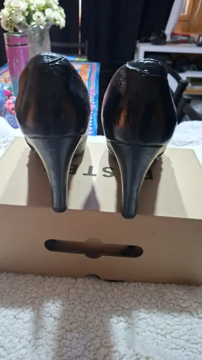 Zapatos de tacón negro elegante para mujer - miniatura 1