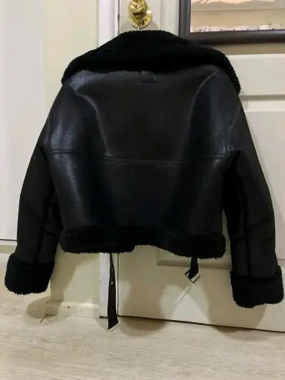 Chaqueta de cuero negra con forro de lana - miniatura 1