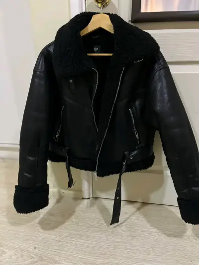 Chaqueta de cuero negra con forro de lana - miniatura 4
