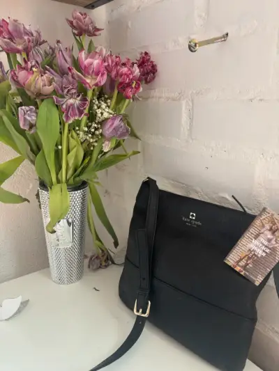 Cartera negra Kate Spade de cuero - miniatura 2
