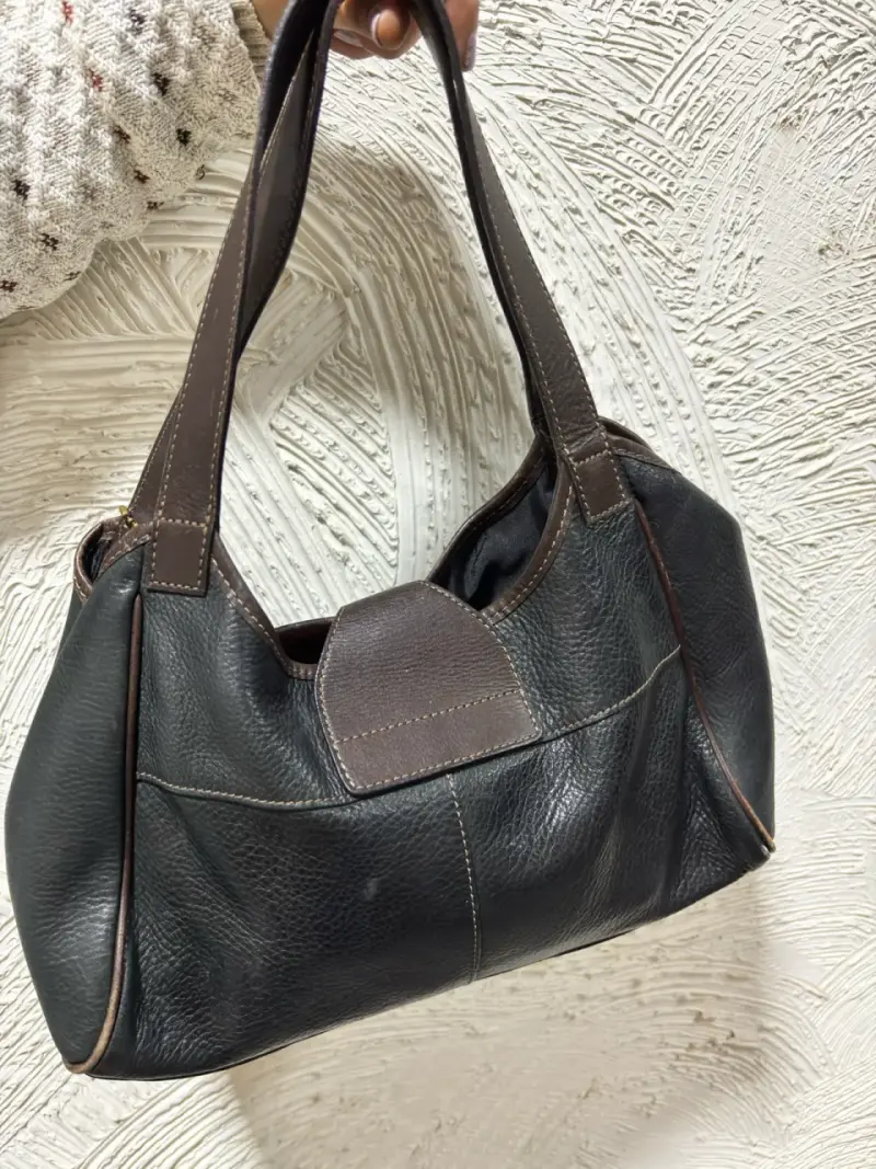 Bolso de cuero Fossil con hebilla decorativa - 2