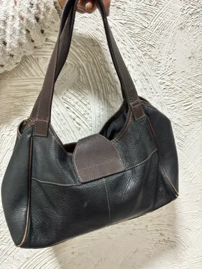 Bolso de cuero Fossil con hebilla decorativa - miniatura 2