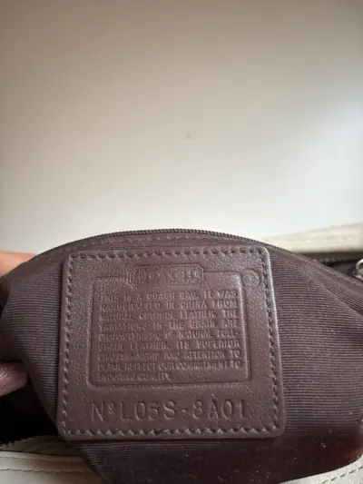 Cartera de cuero Coach con detalles elegantes - miniatura 3