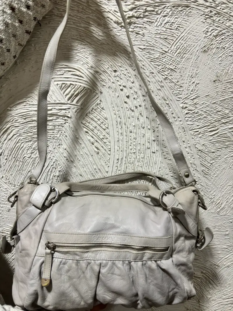 Bolso de cuero gris con cierre frontal - 2