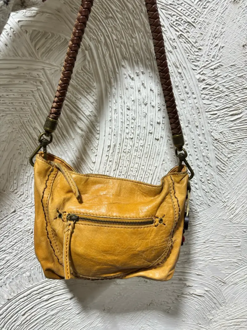 Bolso de cuero amarillo con asa trenzada - 3