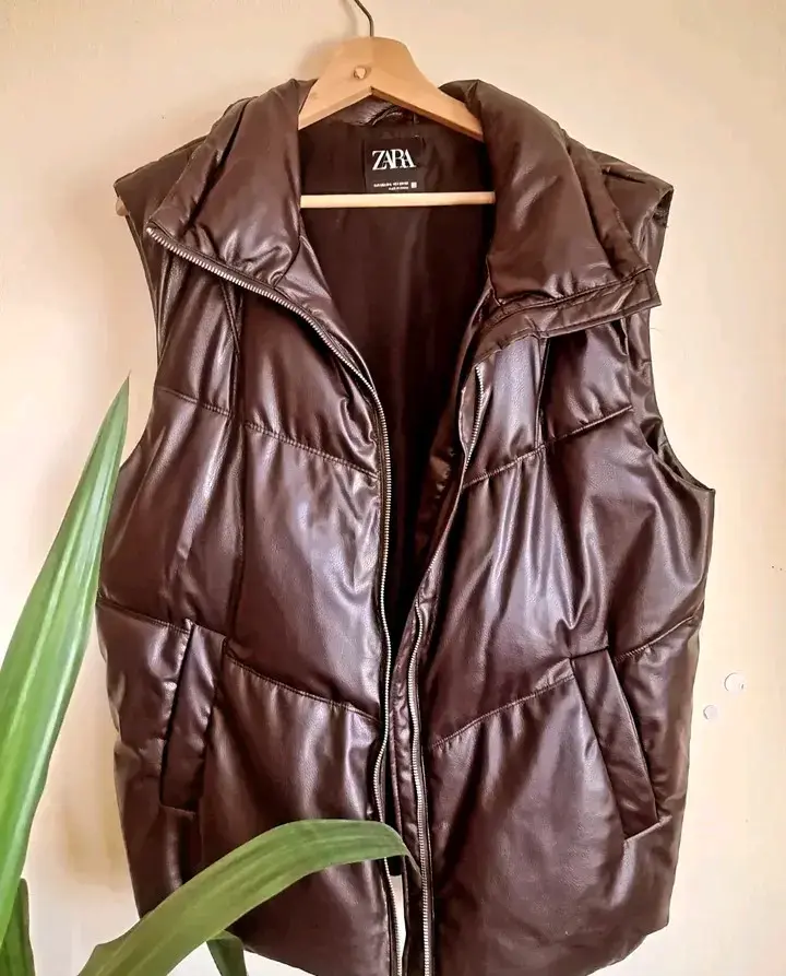 Chaleco acolchado marrón Zara para mujer - 3