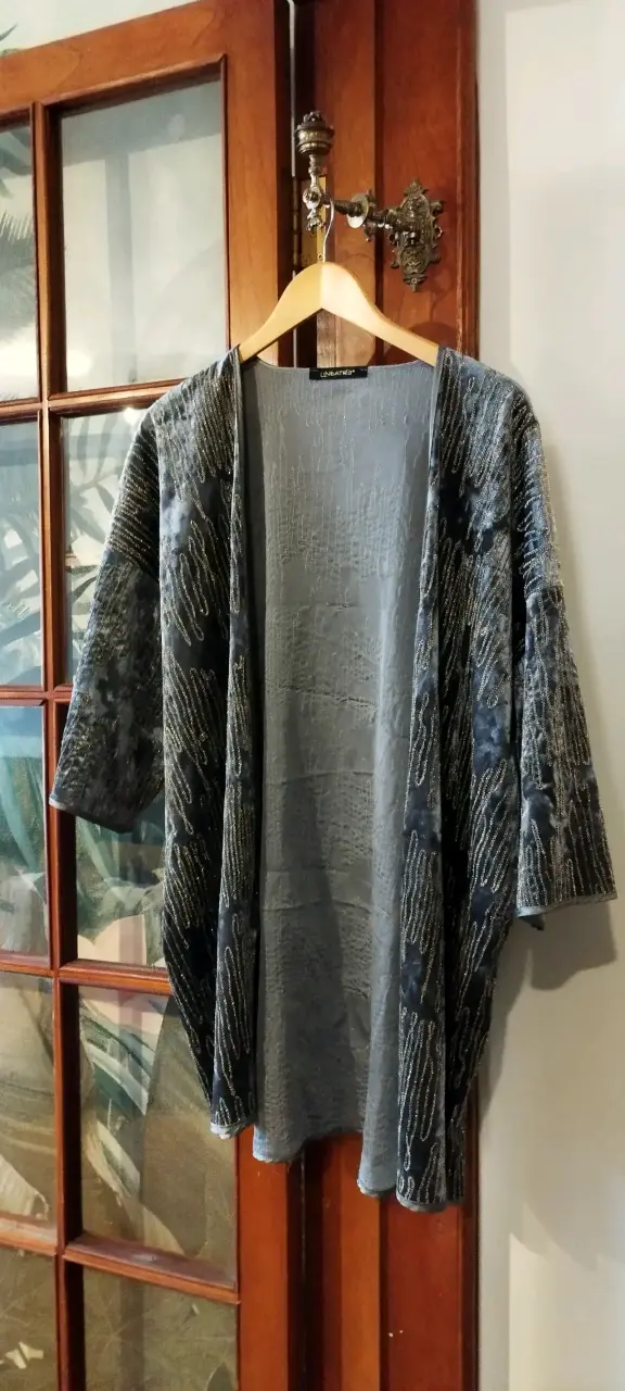 Kimono Lineatre terciopelo y lentejuelas. - 1