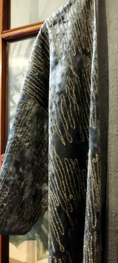 Kimono Lineatre terciopelo y lentejuelas. - miniatura 3