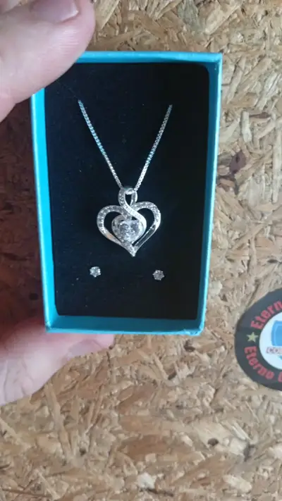 Collar de plata con dije de corazón + aros - miniatura 1