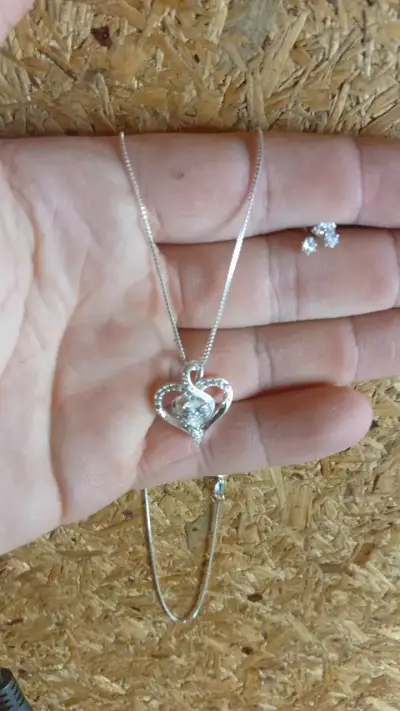 Collar de plata con dije de corazón + aros - miniatura 2
