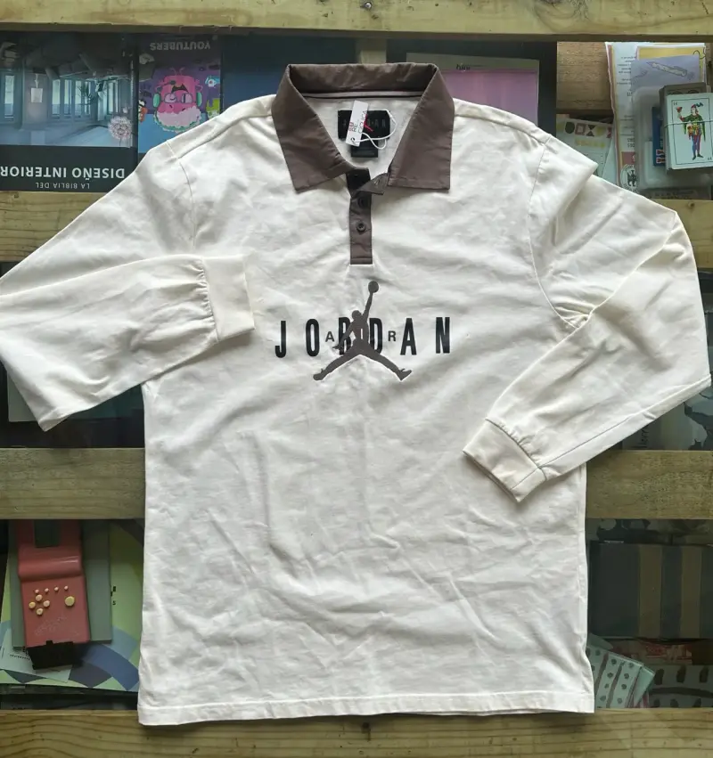 Polera Jordan manga larga color crema - 1