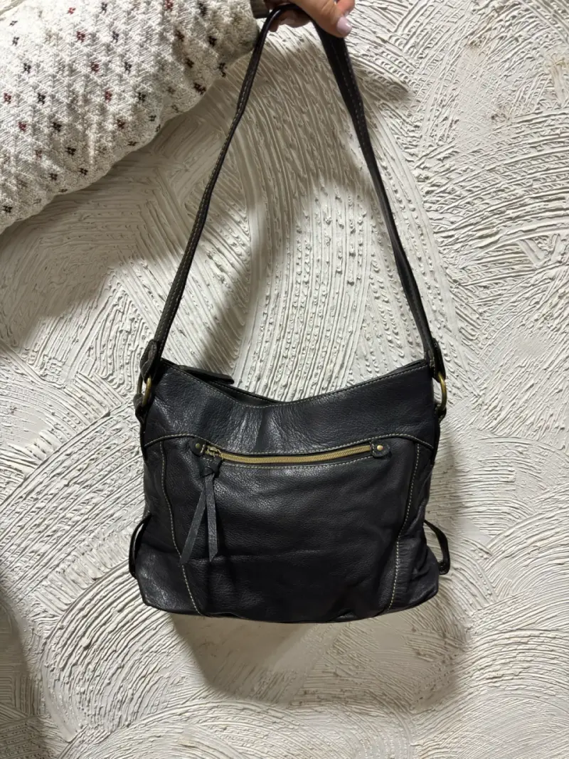 Bolso de cuero negro con correa ajustable - 2