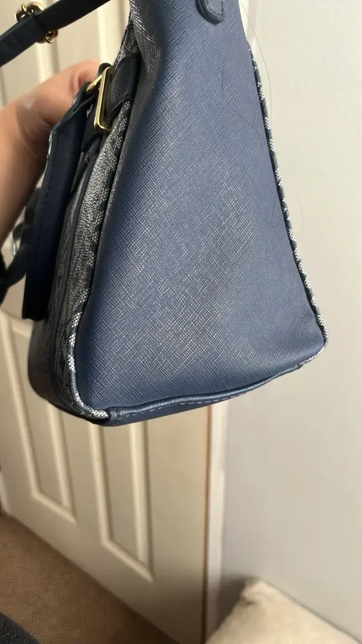 Bolso Tommy Hilfiger azul con diseño geométrico - 3