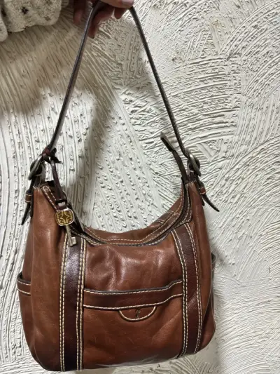 Bolso de cuero marrón con cierre - miniatura 2