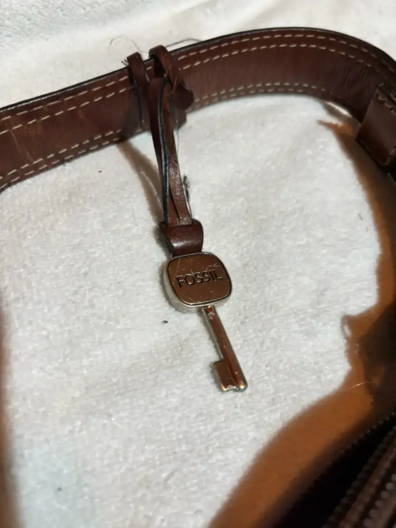 Bolso de cuero marrón con cierre - 4