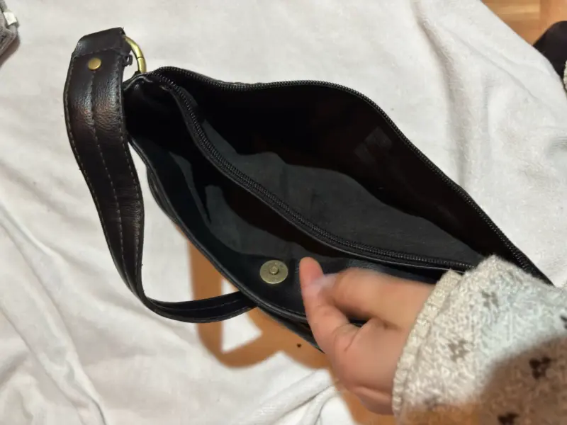 Bolso de cuero negro con correa ajustable - 3