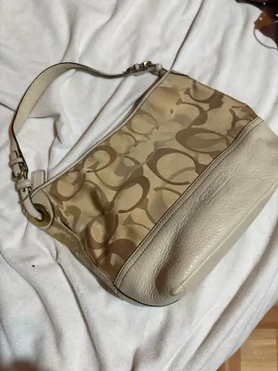 Bolso Coach beige con diseño clásico - miniatura 4