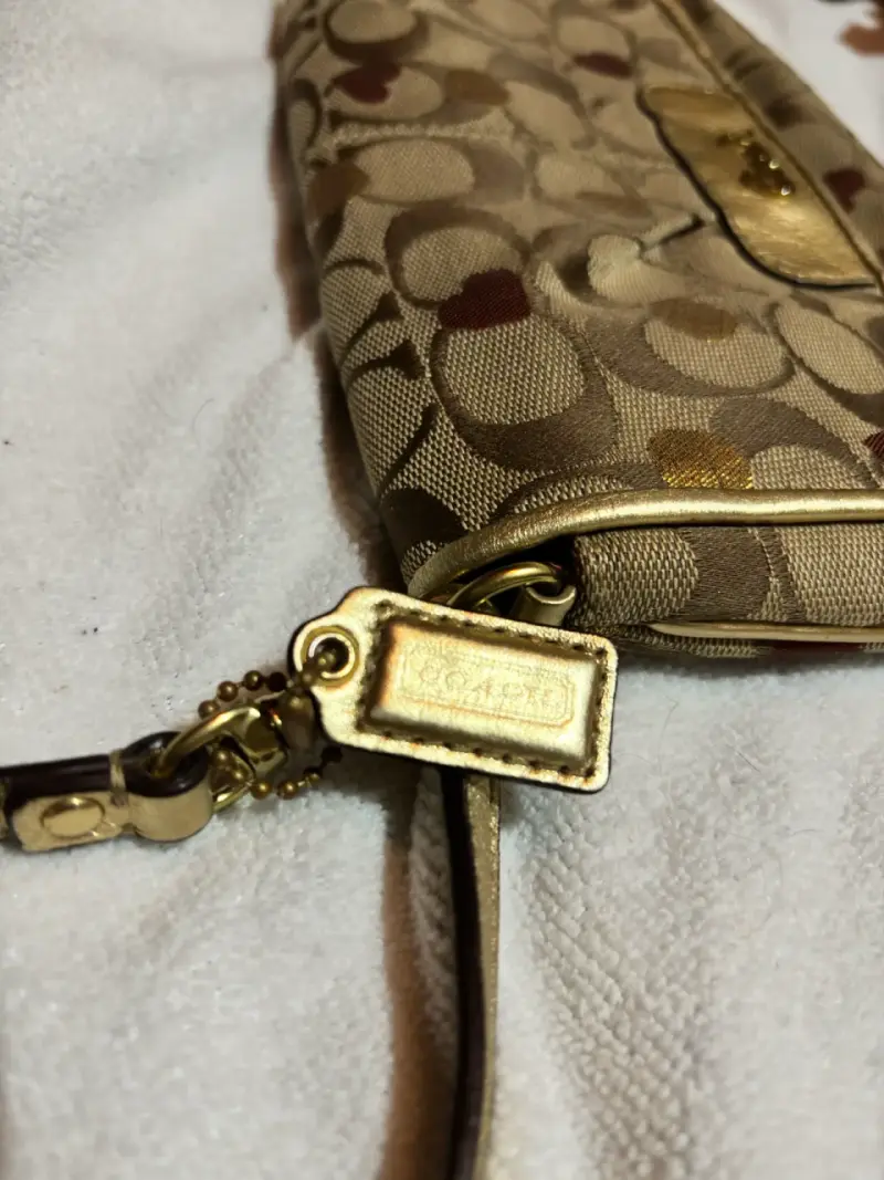 Cartera de mano Coach beige con dorado - 2