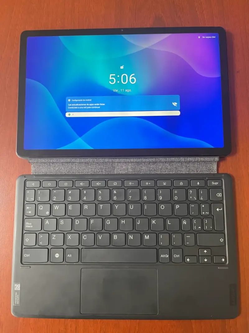 Tablet Lenovo tb j606I + teclado desmontable - 1