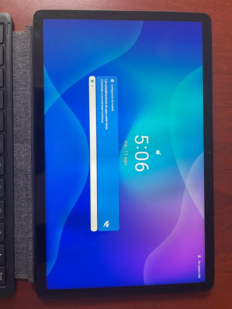 Tablet Lenovo tb j606I + teclado desmontable - 2