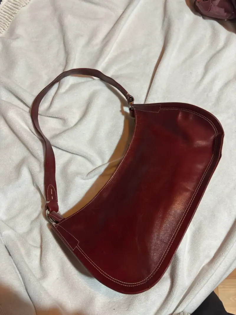 Cartera de cuero marrón estilo baguette - 1